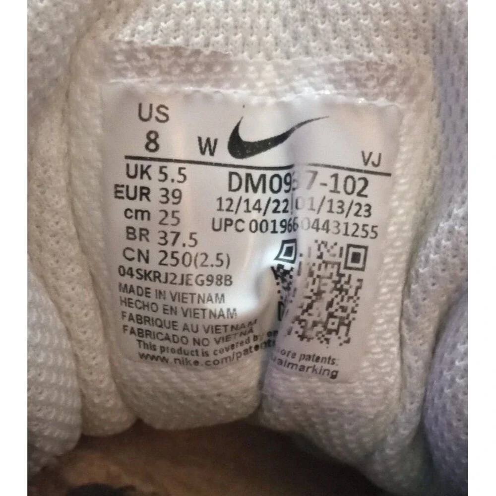 Nike Women’s Running Shoes – Size 8